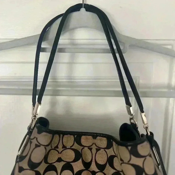 Coach Madison Large Shoulder Bag - C1481-32721 - Printed Signature Fabric - Picture 8 of 16